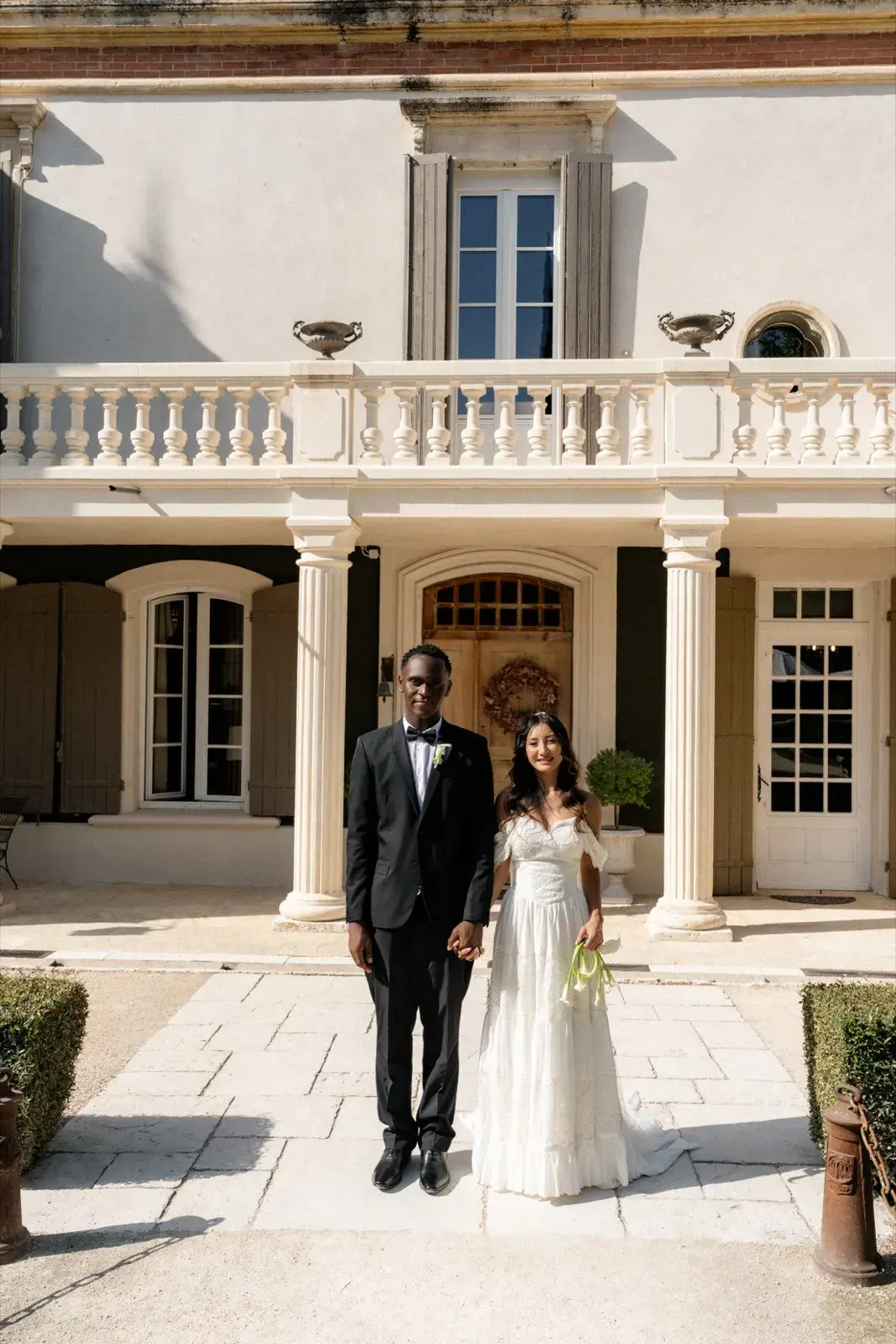 Pose classique du couple sous la balustrade